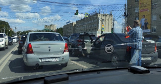 Пензенцы сообщают о тройной аварии в центре города