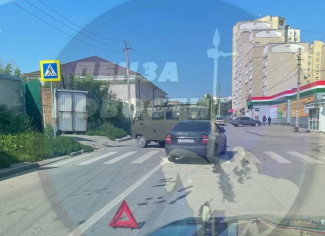 В Пензе иномарку раскурочило после столкновения с УАЗом