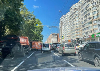 Долбят свежий асфальт: пензенцы сообщают о пробке на улице Пушкина