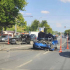 На улице Луначарского столкнулись две легковушки: работает «Скорая» и ДПС 