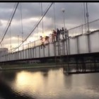 В Пензе двое горящих молодых людей бросились с моста в Суру