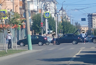 В Пензе две центральные улицы встали в пробке из-за ДТП