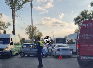 В пензенском микрорайоне Маяк парализовано движение из-за ДТП
