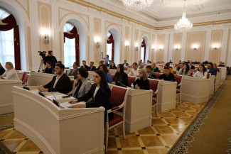 Губернатор и председатель ЗакСобра приняли участие в заседании пензенского молодёжного парламента
