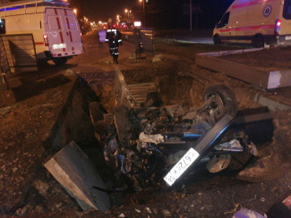 Жуткое ДТП на проспекте Победы в Пензе: легковушка упала в котлован