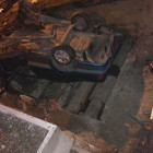 Опубликованы ужасающие фото с места падения легковушки в котлован в Пензе