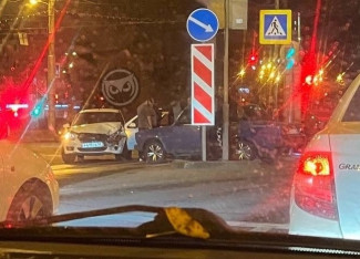 На проспекте Победы в Пензе жестко столкнулись две машины