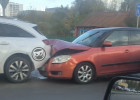 На улице Бекешской в Пензе в жестком ДТП изуродовало легковушку