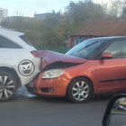 На улице Бекешской в Пензе в жестком ДТП изуродовало легковушку