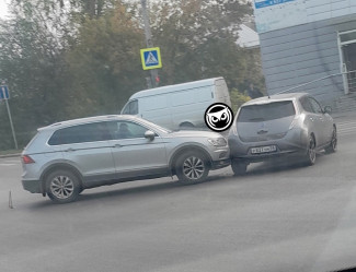Пензенцы сообщают об огромной пробке из-за аварии на улице Новотамбовской