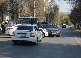 На улице Лермонтова в Пензе образовалась пробка из-за аварии