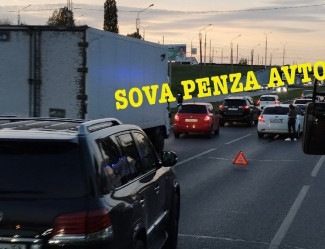 Пензенцы сообщают о ДТП с пятью машинами у монумента Глобус