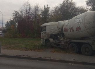 Отказали тормоза. В Пензе вылетела с дороги автоцистерна
