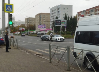 В районе пензенского ЦНТИ столкнулись две машины