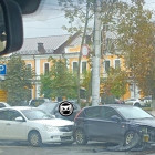 В центре Пензы произошла авария с тремя машинами