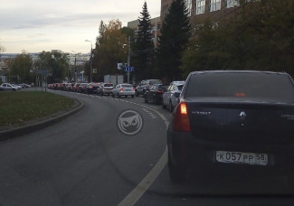 На улице Захарова в Пензе перекрыли две полосы движения из-за дорожных работ