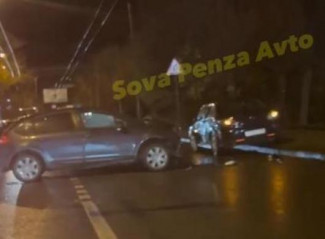 На улице Стасова в Пензе разбились две легковушки