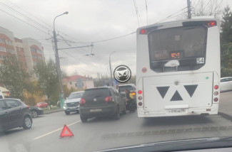 На улице Калинина в Пензе образовался затор из-за аварии