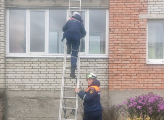 В Пензе маленький мальчик закрыл на балконе свою бабушку