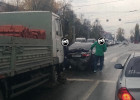 На улице Гагарина в Пензе грузовик врезался в легковушку