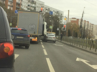 В Пензе из-за ДТП с грузовиком и легковушкой встала в пробке улица Дизельная