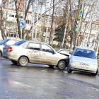 На улице Рахманинова в Пензе жестко столкнулись две легковушки