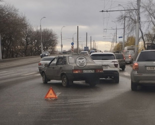 На улице Луначарского в Пензе столкнулись две машины