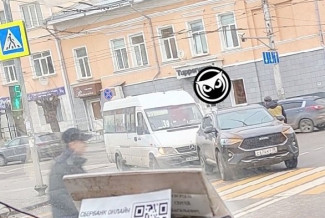 В центре Пензы маршрутка врезалась в легковушку – соцсети