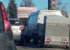 На окраине Пензы образовалась пробка из-за ДТП с микроавтобусом и легковушкой