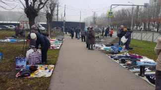 На улице Тернопольской в Пензе устроили облаву на блошином рынке