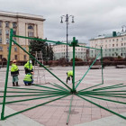 На площади Ленина в Пензе приступили к монтажу главной елки