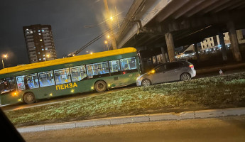 В Пензе образовалась гигантская пробка из-за ДТП с новым троллейбусом