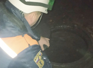 В Пензе из труднодоступного места вытащили мертвого человека